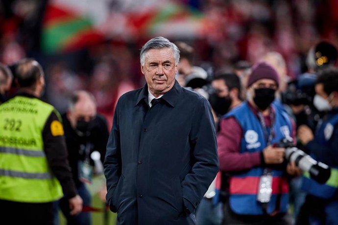 Carlo Ancelotti, entrenador del Real Madrid, en el estadio de San Mamés