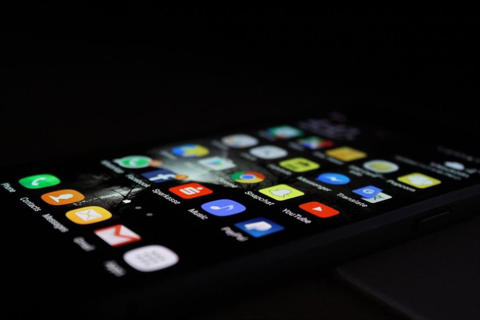 Archivo - Imagen de un 'smartphone' con sistema operativo Android