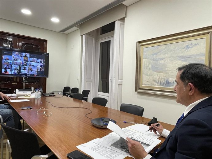 El alcalde de Murcia, José Antonio Serrano, durante la reunión del presidente de la Región, Fernando López Miras, con los regidores para analizar la situación epidemiológica
