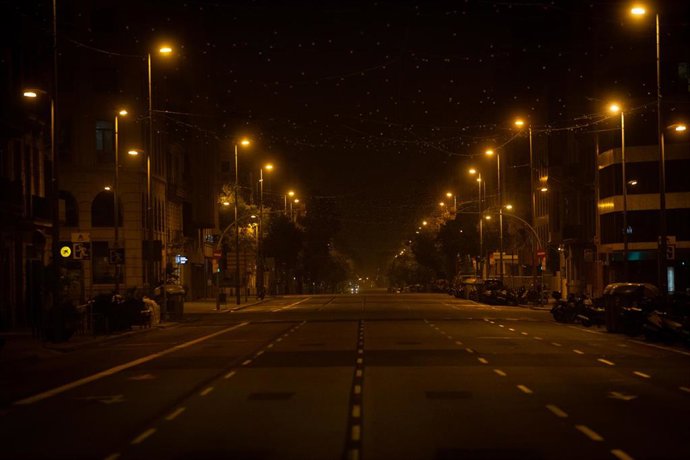 Archivo - Calle de Aragó totalmente vacía.