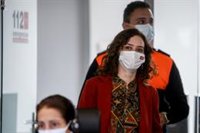 Ayuso tacha de "ocurrencia" volver a la mascarilla al aire libre y no se pronuncia sobre que Vox no quiera cumplirlo