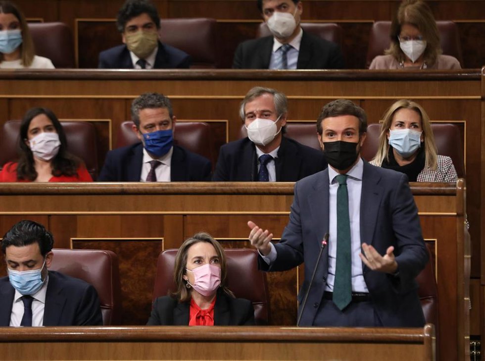 El presidente del PP, Pablo Casado, interviene en el pleno del Congreso de los Diputados, a 22 de diciembre de 2021, en Madrid (España). 