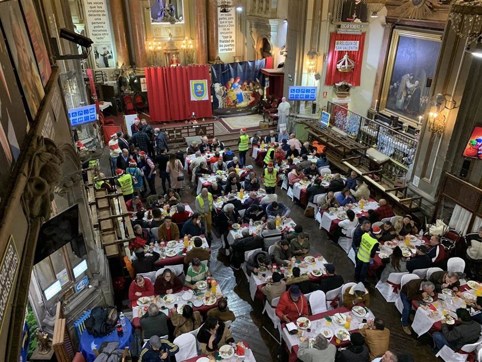 Cena de Nochebuena de Mensajeros de la Paz en 2019.