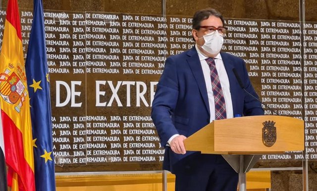 El vicepresidente segundo de la Junta y consejero de Sanidad y Políticas Sociales, José María Vergeles, en rueda de prensa