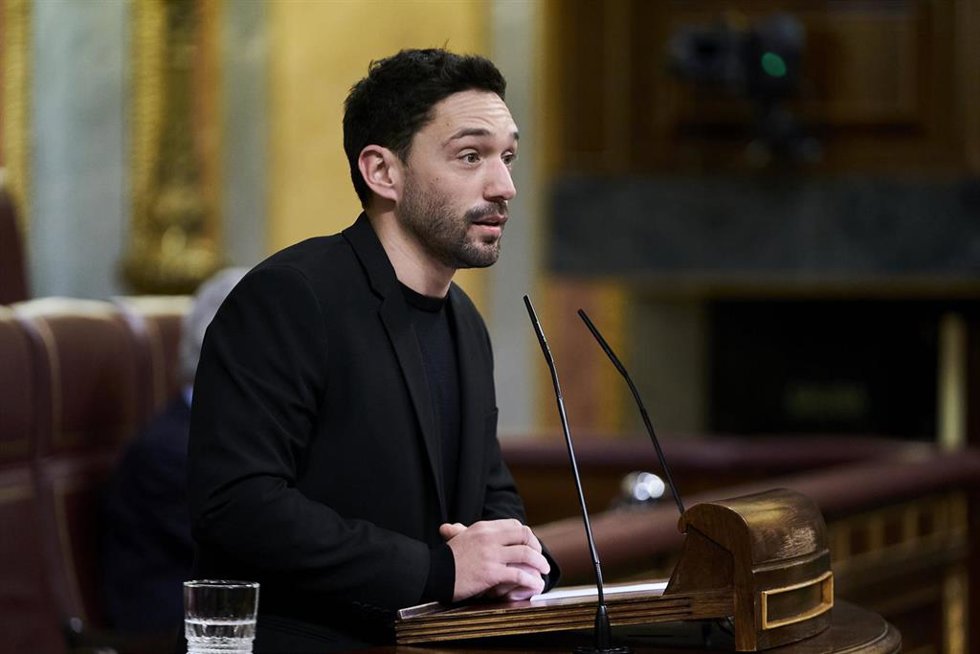 El diputado del Grupo Plural, Sergi Miquel i Valentí, interviene en una sesión plenaria en el Congreso 