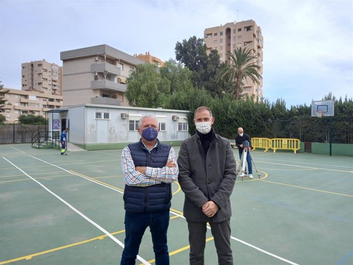 Antonio Jiménez visita las obras en el CEIP Arco Iris de Aguadulce, en Almería