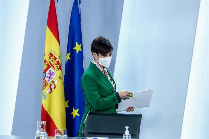 La ministra de Política Territorial y portavoz del Gobierno, Isabel Rodríguez, a su llegada a una rueda de prensa posterior al Consejo de Ministros, en el Complejo de la Moncloa, a 23 de diciembre de 2021, en Madrid, (España). El presidente del Gobierno