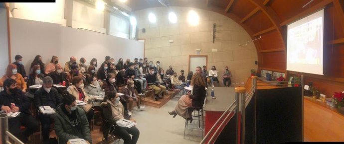 El encuentro ha permitido a la Delegación de Juventud del Ayuntamiento de Alcalá de Guadaíra conocer las propuestas e ideas de los jóvenes para definir el desarrollo de diferentes acciones en el futuro.