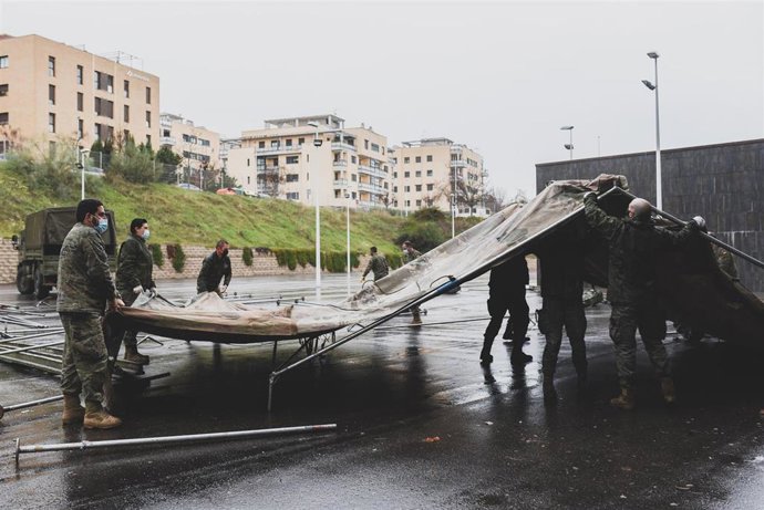 Efectivos del Ejercito montan una carpa en Ifeme