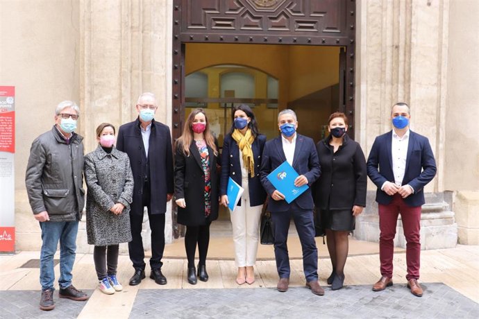 Dirigentes del PP frente a la CHS