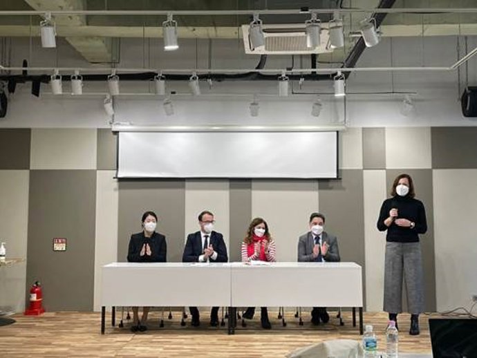 Firma del acuerdo entre COCETA y la Cámara de Comercio de España en el marco de la celebración del 33 Congreso Cooperativo Mundial celebrado en Seúl