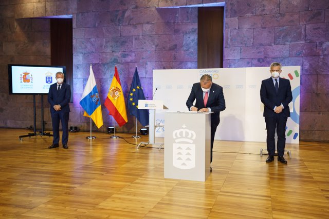 El presidente de Canarias firma el convenio para la rehabilitación de 1.300 viviendas
