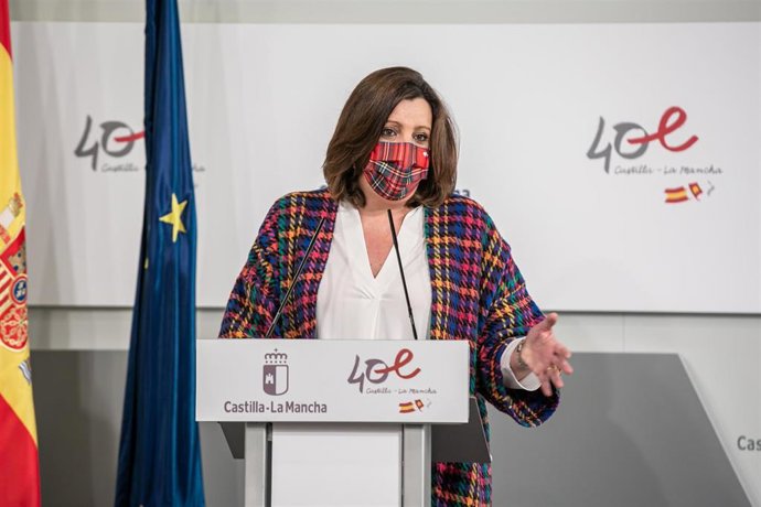 El consejero de Sanidad, Jesús Fernández Sanz, y la consejera de Economía, Empresas y Empleo, Patricia Franco, comparecen en rueda de prensa en el Palacio de Fuensalida