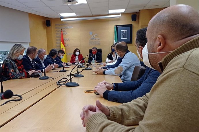 La delegada del Gobierno andaluz en Málaga, Patricia Navarro, se reúne con alcaldes de la Costa del Sol para informar sobre la Ley de Impulso a la Sostenibilidad del Territorio de Andalucía (Lista).