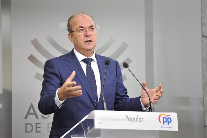 El presidente del PP de Extremadura, José Antonio Monago, valora los presupuestos de 2022 recién aprobados.