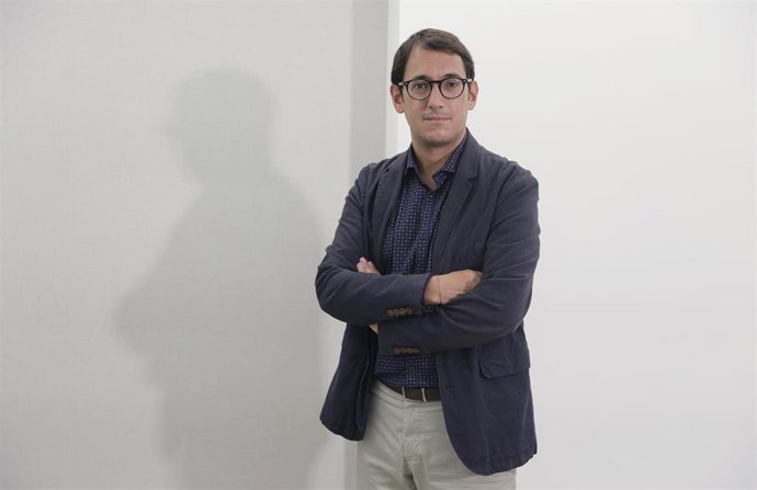 Archivo - El conseller de Modelo Económico, Turismo y Trabajo del Govern balear, Iago Negueruela, posa durante una entrevista con Europa Press, a 1 de octubre de 2021. 