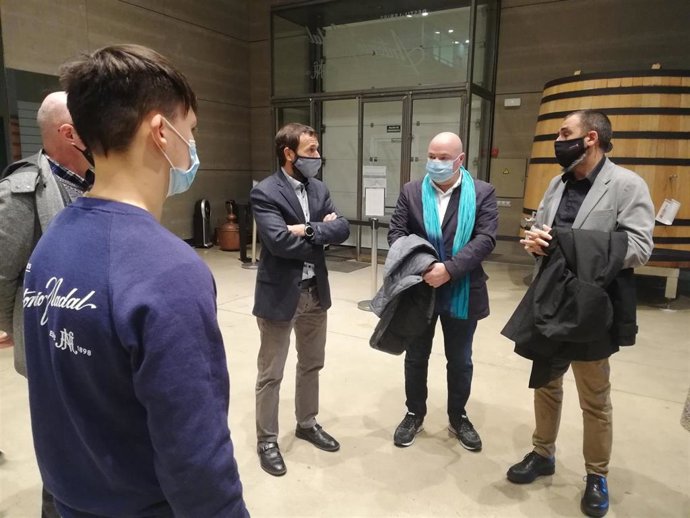 Visita a la empresa donde participan alumnos de FP Dual.