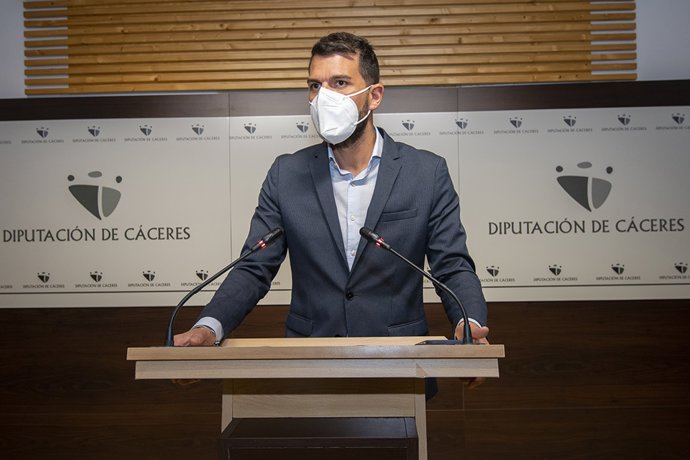 El portavoz del equipo de Gobierno de la Diputación de Cáceres, Álvaro Sánchez Cotrina, en la rueda de prensa previa al Pleno