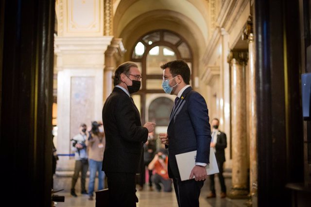 El conseller d'Economia i Hisenda, Jaume Giró (e) i el president de la Generalitat, Pere Aragonés (d)
