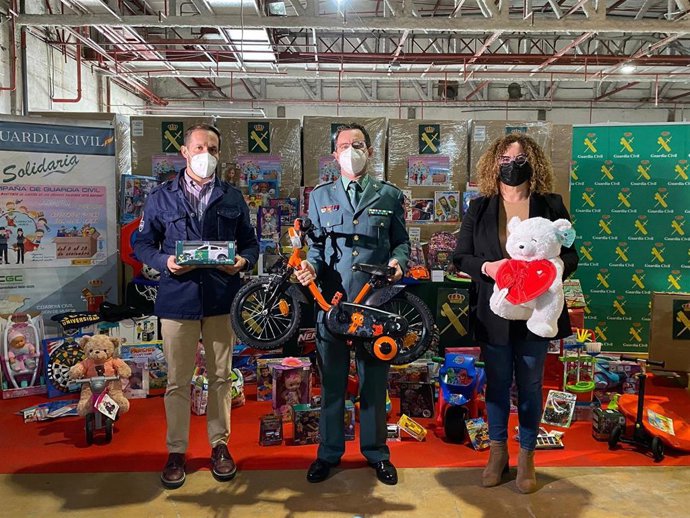 Imagen de la entrega de los regalos