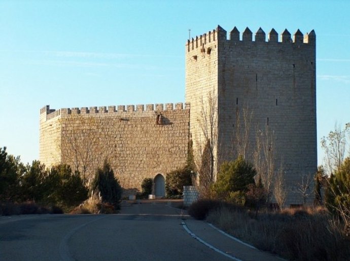 Exterior del castillo de Monzón.