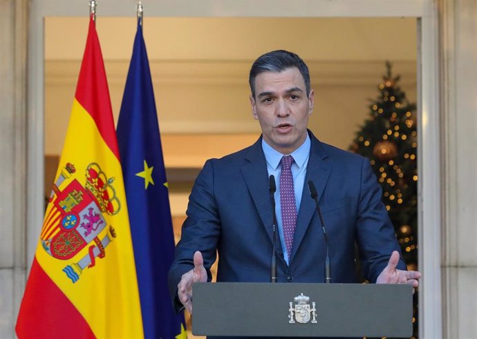 El presidente del Gobierno, Pedro Sánchez, durante una declaración institucional, en el Palacio de la Moncloa, a 17 de diciembre de 2021, en Madrid, (España). Su comparecencia se produce antes de la reunión del Consejo de Ministros y tras conocerse la d