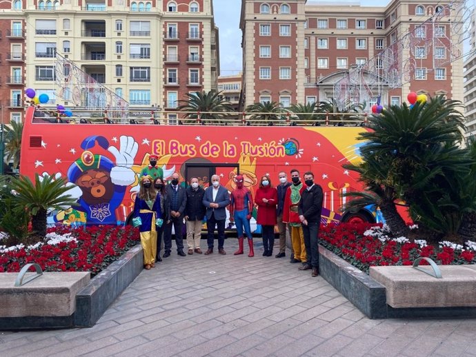 La EMT presenta el Bus de la Ilusión para recaudar fondos para entidades sociales de la ciudad de Málaga