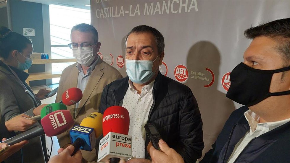 Archivo - El vicesecretario general de Política Sindical de UGT, Mariano Hoya, en una imagen de archivo.