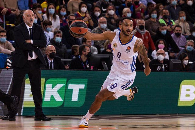 Adam Hanga of Real Madrid  in action during the Turkish Airlines EuroLeague match between FC Barcelona and Real madrid at Palau Blaugrana on December 10, 2021 in Barcelona, Spain.