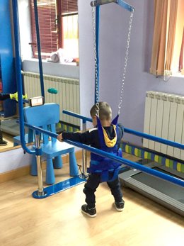 Ballenoil y Apadis se alían para mejorar la Navidad de los niños con discapacidad