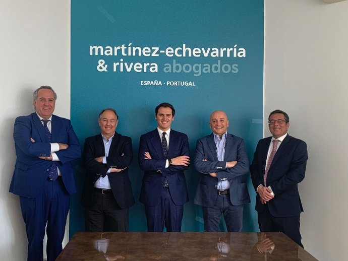 Brok Air adquiere Semasa y su filial Serivios Aero Marinos para reforzar sus servicios aeronáuticos.