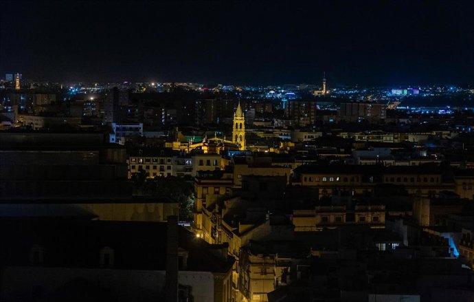 Archivo - Vistas de la capital andaluza de noche