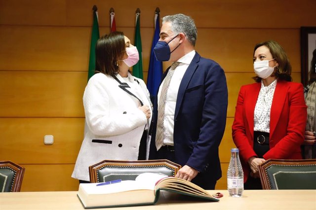 El consejero de la Presidencia, Administración Pública e Interior, Elías Bendodo, visita Torremolinos tras la reciente elección de la alcaldesa, Margarita del Cid.