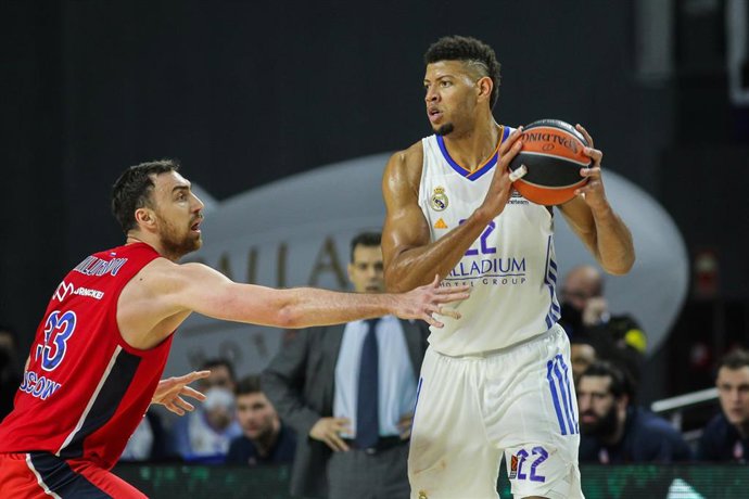 Nikola Milutinov y Edy Tavares en el Real Madrid - CSKA Moscú disputado este jueves en el WiZink Center