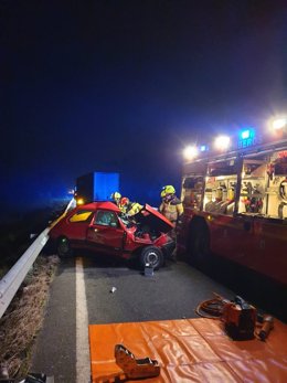 Efectivos del Servicio Provincial de Prevención de Incendios y Salvamento (SPEIS) de la Diputación Provincial de Huesca han acudido para intervenir en este siniestro