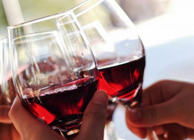 Archivo - Copas de vino, vino