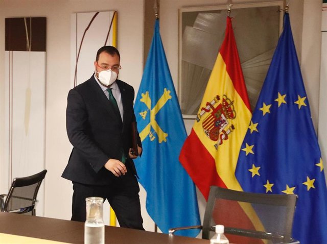 Archivo - El presidente del Principado de Asturias, Adrián Barbón
