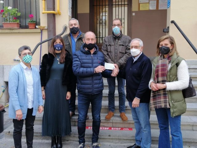 Donación de Radio Taxi a la Cocina Económica de Oviedo.