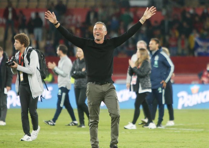 Archivo - Coach Luis Enrique of Spain celebrates after the FIFA World Cup 2022, Qualifiers Group B football match between Spain and Sweden on November 14, 2021 at La Cartuja stadium in Sevilla, Spain - Photo Laurent Lairys / DPPI