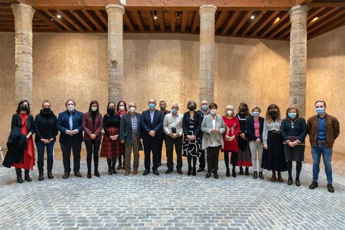 El cantero Cesáreo Soule recibe el séptimo premio Txondorra Carbón Vegetal.