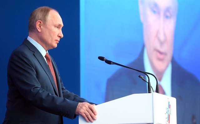 17 December 2021, Russia, Moscow: Russian President Vladimir Putin delivers a speech during a Congress of the Russian Union of Industrialists and Entrepreneurs (RSPP). Photo: -/Kremlin/dpa - ATTENTION: editorial use only and only if the credit mentioned a