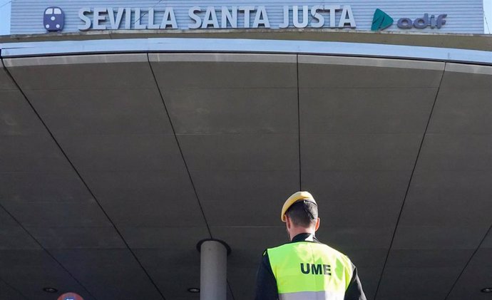 Archivo - La UME en la estación de Santa Justa de Sevilla por el estado de alerta 16 de marzo del 2020