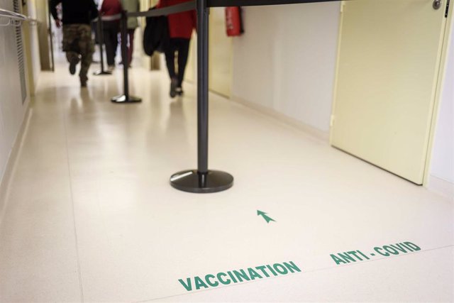 Archivo - Centro de vacunación contra el coronavirus en Vincennes (Francia)