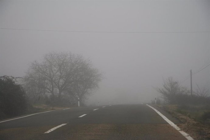 Archivo - Niebla en Aragón.