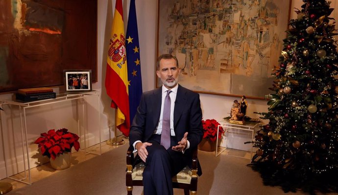 El Rey Felipe VI ofrece su tradicional discurso de Nochebuena desde el Palacio de la Zarzuela, a 24 de diciembre de 2021, en Madrid (España).