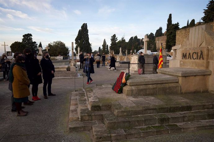 Ona Curto en la ofrenda del Consell per la República (CxRep) ante la tumba del expresidente de la Generalitat Francesc Maci