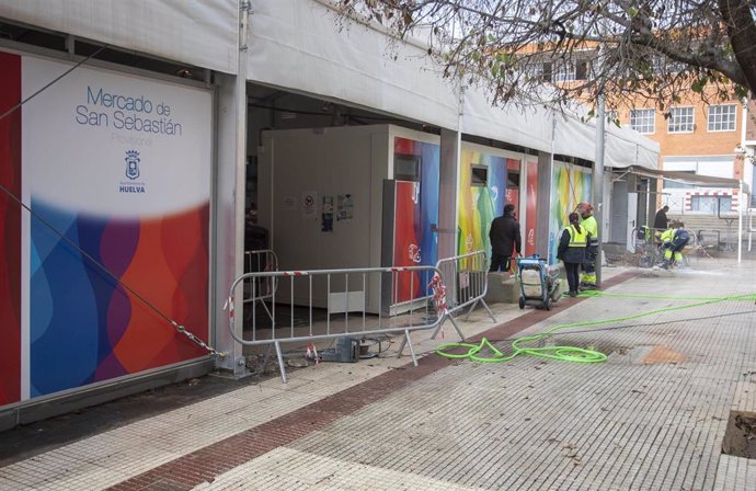 Imagen de las obras de saneamiento en el Mercado provisional de San Sebastián.