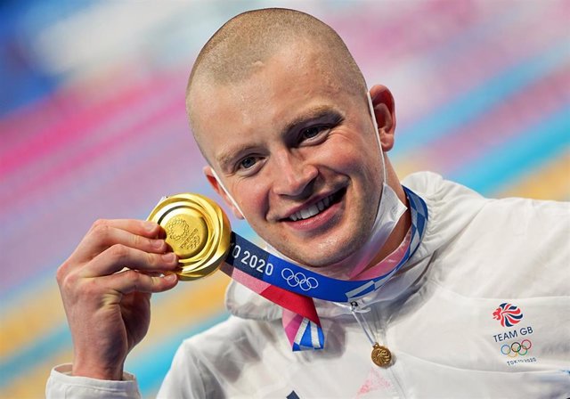 Archivo - Adam Peaty celebra su medalla de oro en los Juegos Olímpicos de Tokio