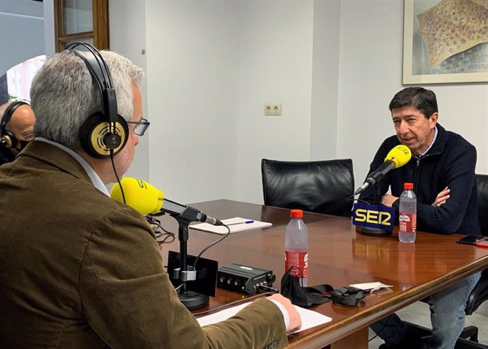Imagen de la entrevista de la Cadena Ser Andalucía al vicepresidente de la Junta, Juan Marín.