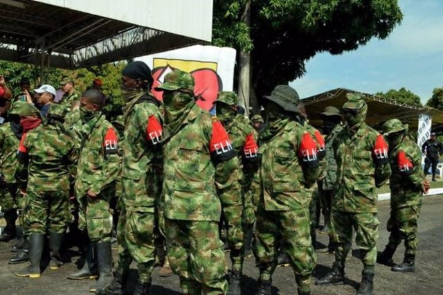 Archivo -    El Ejército de Liberación Nacional (ELN) está reclutando venezolanos para aumentar sus filas, ha asegurado este miércoles el comandante de las Fuerzas Militares de Colombia, el general Alberto José Mejía